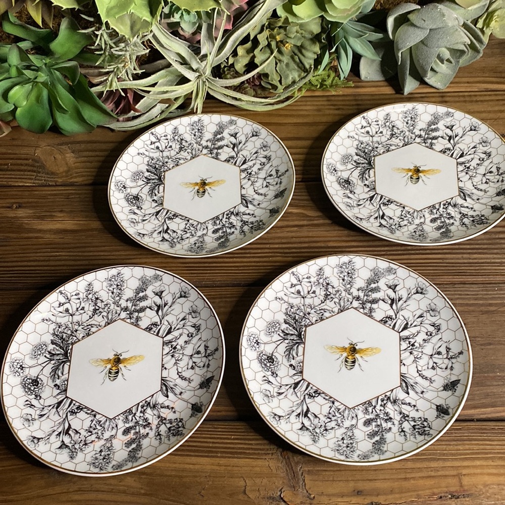 William Sonoma Elegant 18k Gold Accented Queen Bee Salad Plates - Set of Four 🐝